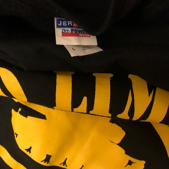 🔥SOLD🔥NO LIMIT SHIRT - Picture 3 of 3